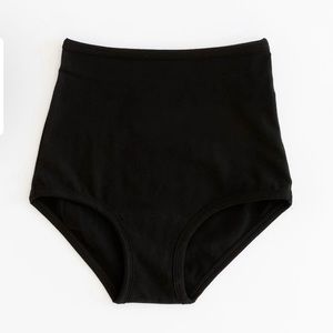 ARQ High rise undie black